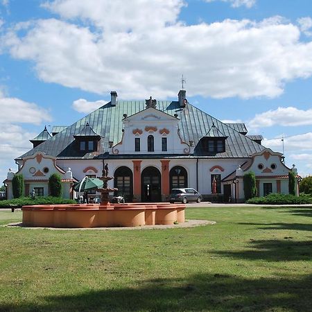 Palac W Czyzowie Szlacheckim Czyzow Szlachecki Exterior photo